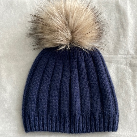 Aritzia Accessories - NWT Aritzia Cashmere Navy Beanie